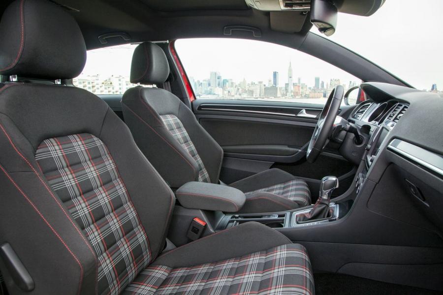  Volkswagen Golf 2015 года  (фото 12 из 27)